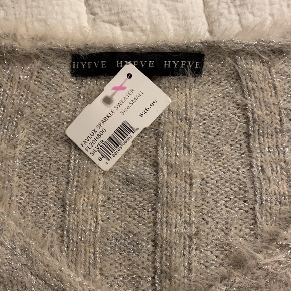 Sweater - Picture 4 of 4